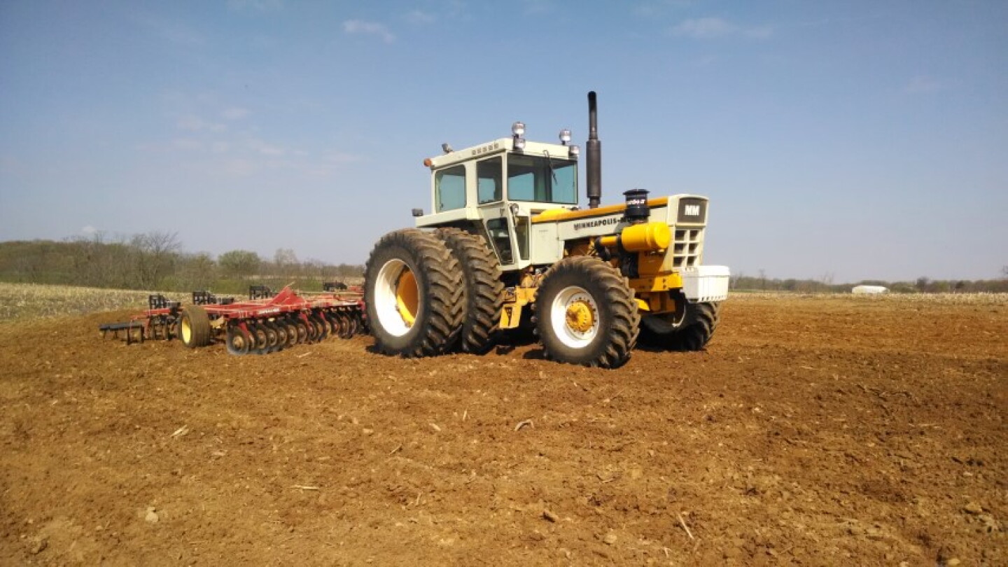 ミキプルーン Minneapolis Moline G1355 Tractor with Front Wheel Assist - AgWeb